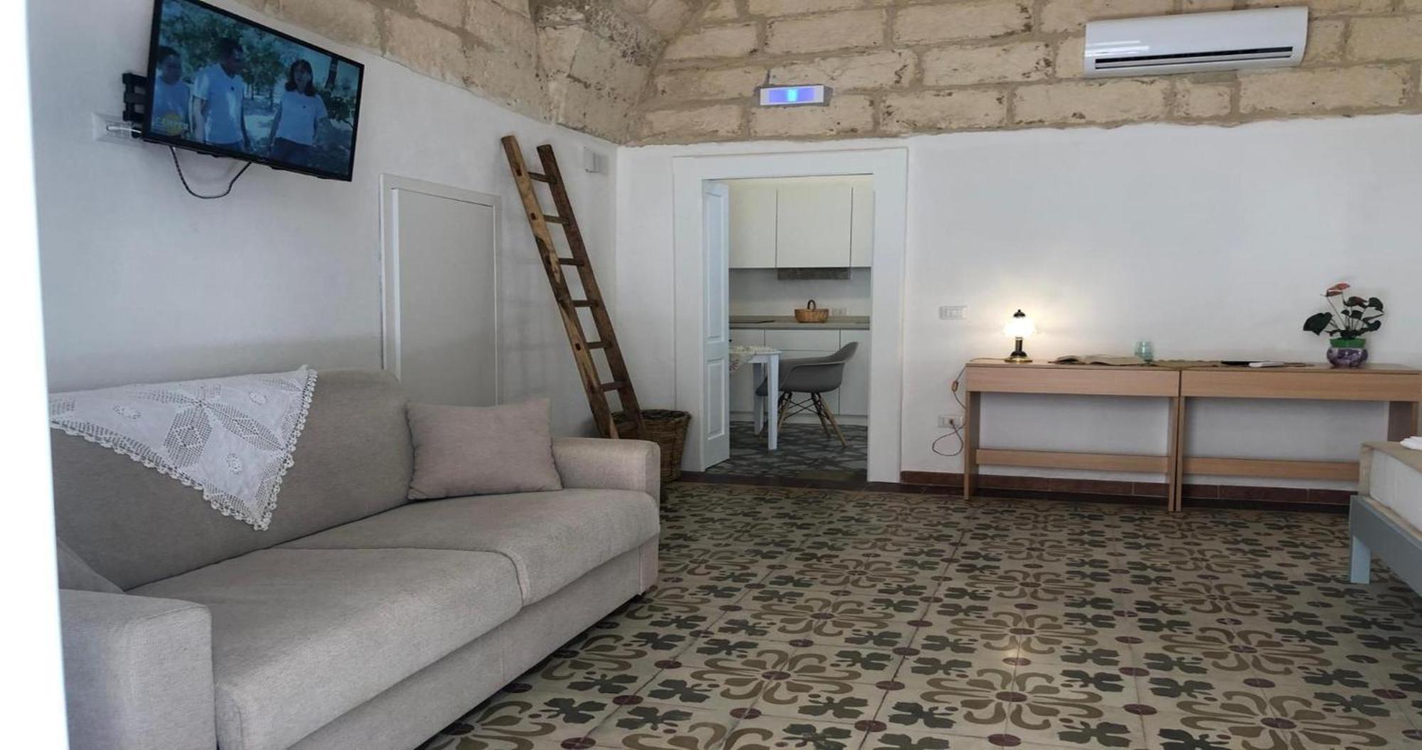 Odegos Monolocali Vico Sant'Antonio Villa Carpignano Salentino Exterior foto