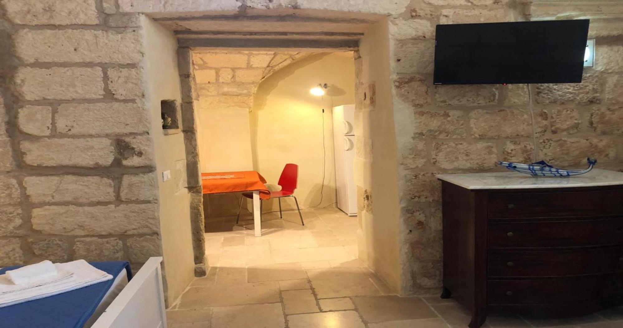 Odegos Monolocali Vico Sant'Antonio Villa Carpignano Salentino Exterior foto
