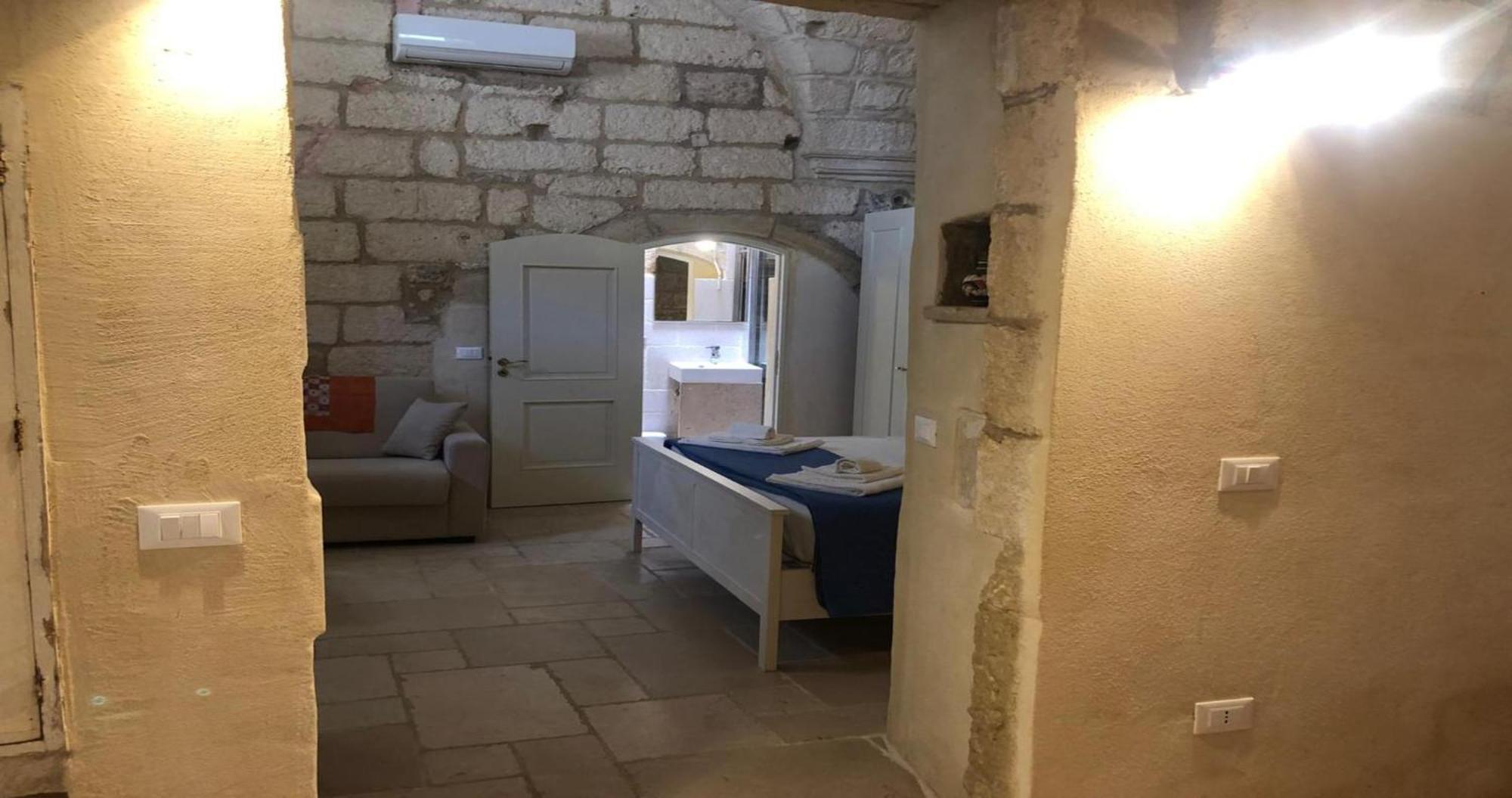 Odegos Monolocali Vico Sant'Antonio Villa Carpignano Salentino Exterior foto