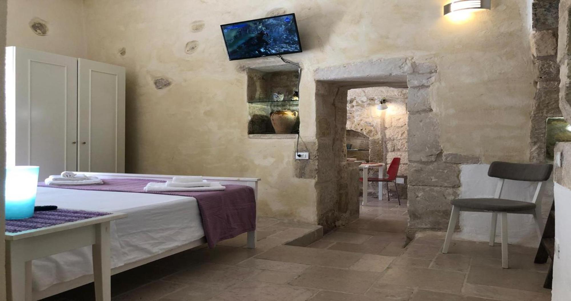 Odegos Monolocali Vico Sant'Antonio Villa Carpignano Salentino Exterior foto